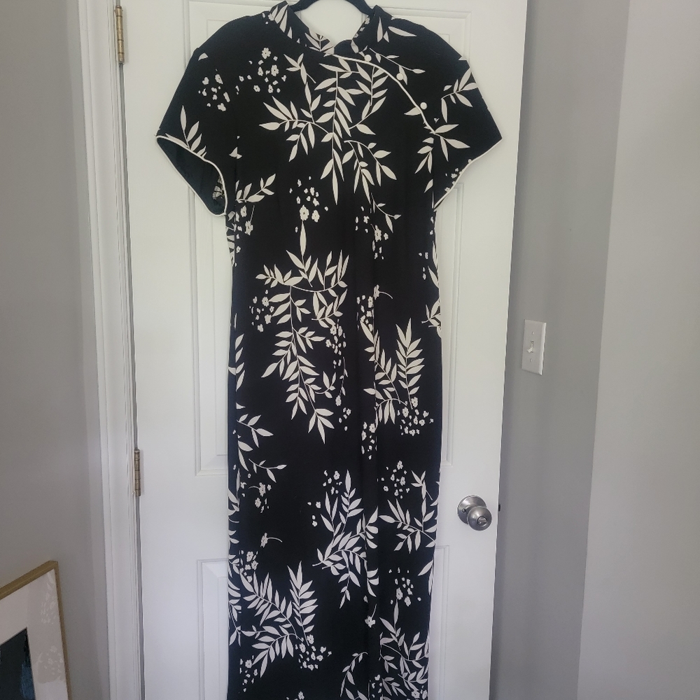S.L. Fashions Black and White Floral Kimono Style Dress Size 22